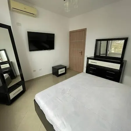 Lovely 2 Bedroom Unit With View
