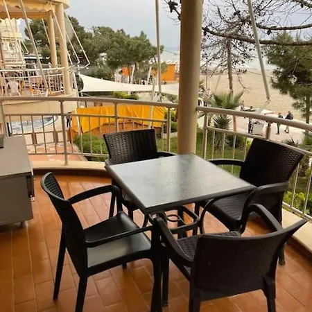 Lovely 2 Bedroom Unit With View דירה