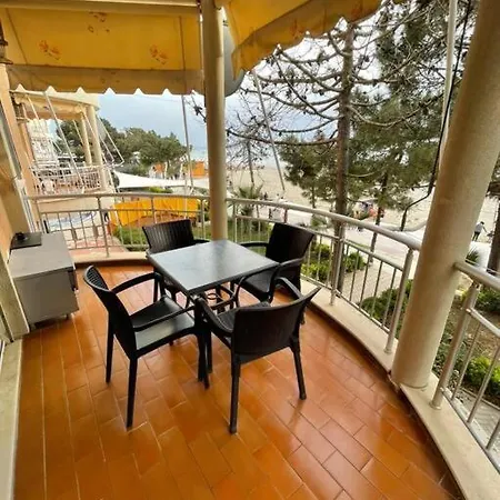 Lovely 2 Bedroom Unit With View דירה *