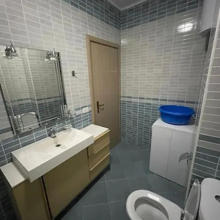 Lovely 2 Bedroom Unit With View דירה גולם
