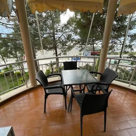Lovely 2 Bedroom Unit With View דירה