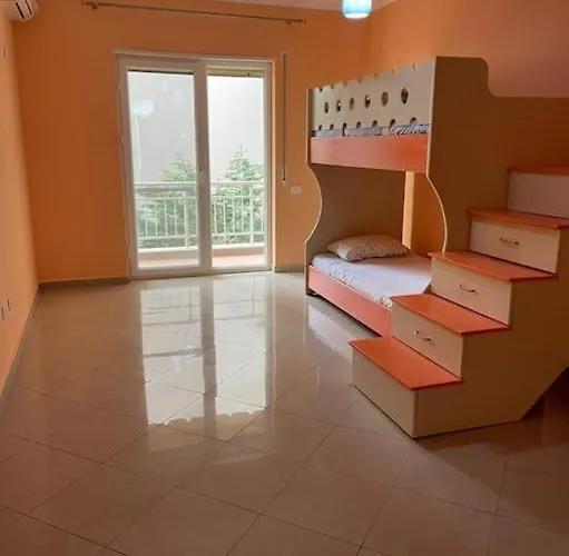 Lovely 2 Bedroom Unit With View Apartment *