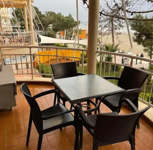 Lovely 2 Bedroom Unit With View Apartment