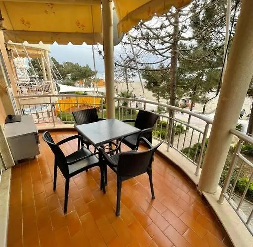 Lovely 2 Bedroom Unit With View Apartment *