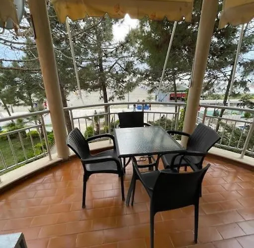 Lovely 2 Bedroom Unit With View Apartment